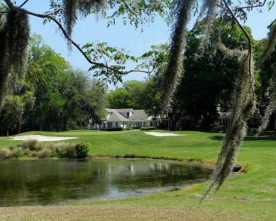 Clubhouse & 18th green at The Sanctuary on Cat Island