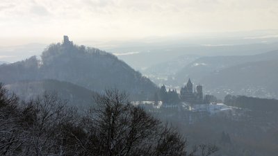 Drachenfels und Schloss Drachenburg - Blick vom Petersberg