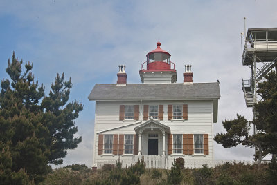 OR Yaquina Bay Lighthouse.jpg