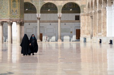 Pilgrims in Umayyad Mosque