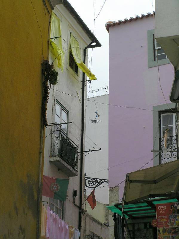 Lisbon-Alfama windows.JPG