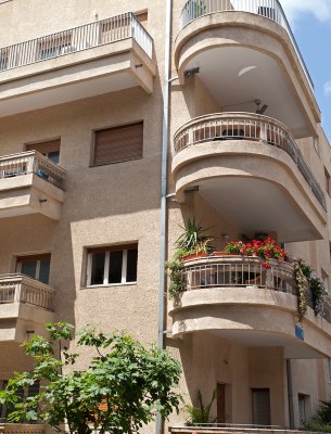 P4301290_balconies_800.jpg