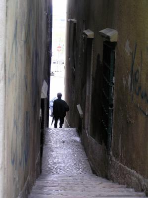 Lisbon-Alfama narrow street.JPG