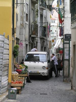 Lisbon-Alfama street vegies.JPG