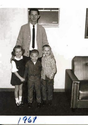 Dad & kids 1968.jpg