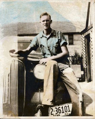 My dad, Henry W. Archer, 1942.jpg