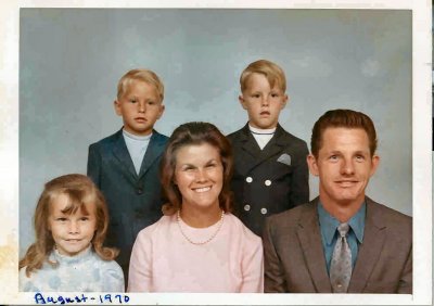 Our family in 1970.jpg