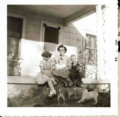 Ray, Dale, Diane & Mother, Old Brighton Rd..jpg
