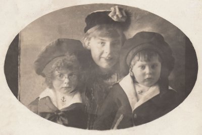 Edith, Verna and Choney Goldsmith