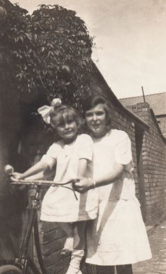Winnifred Kay and Irene (Rene) Goldsmith in 1924