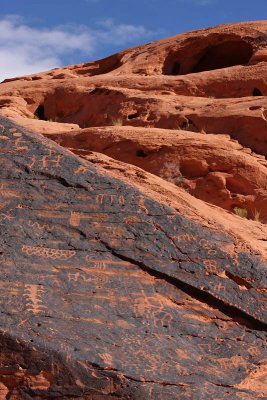 Petroglyphs at Mouse's Tank trail