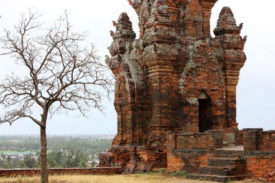 Po Klong Garai Cham Towers