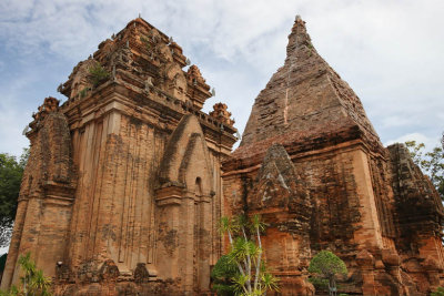 Nha Trang, Cham Po Nagar Towers