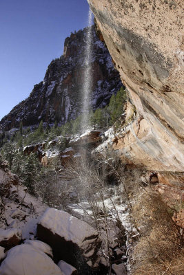 Lower Emerald Pool, fall coming from Middle Emerald Pool