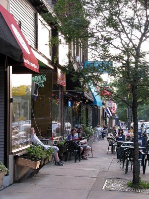 GRAND AVE IN DOWNTOWN MINNEAPOLIS IS  A GREAT PLACE TO SHOP AND HAVE A SIDEWALK LUNCH