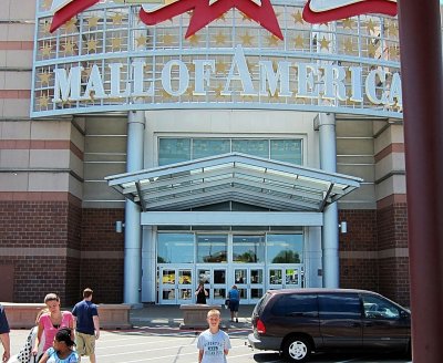 THERE ARE ENTRANCES ON ALL FOUR SIDES OF THE MALL