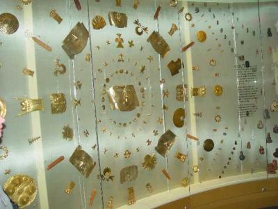 THE GOLD DISPLAY AT THE INDIAN MUSEUM