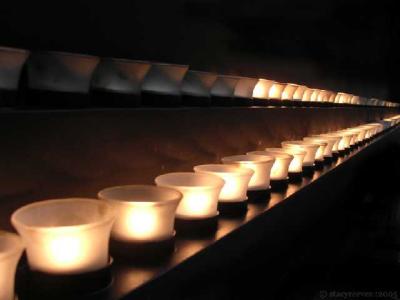 CANDLES IN THE HALL OF REMEMBERANCE AT THE HOLOCAUST MUSEUM