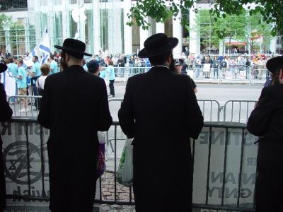 THE JEWISH PROTESTORS AT  THE ISRAELI DAY PARADE YELLING  INSULTS