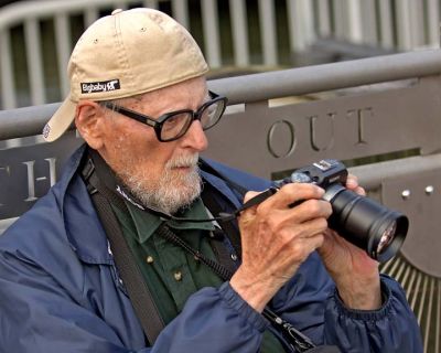 Checking his photos 020.jpg