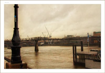 Parapluies sur la Tamise