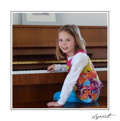 Loane Piano.jpg
