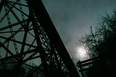 it's 3 AM and the moon is full.....most people are out climbing train trestles while I'm sound asleep.............uhh, make that the other way around.....