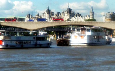 Sightseeing on the Thames River