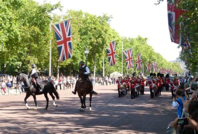 Clearing the Mall for Changing of the Guards at Buckingham Palace
