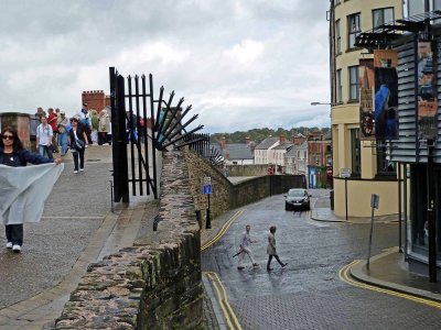Walking the Derry City Walls