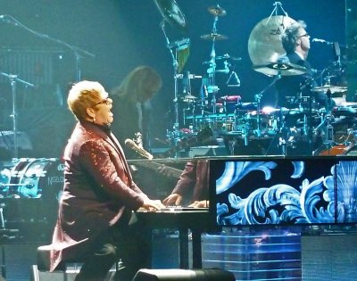 Elton Performs