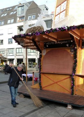 Sweeping up at the Christmas Market in Koblenz