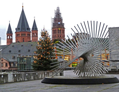 Lebenskraft Statue at Mainz City Hall