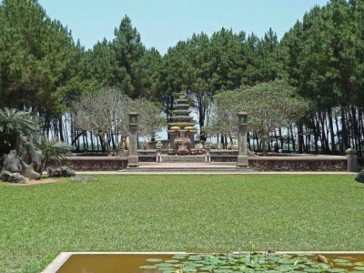 The Tomb of the Supreme Monk of Thien Mu Pagoda