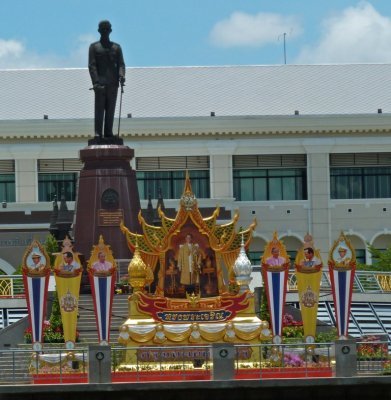 Statue of King Rama VIII