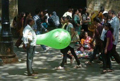 Selling Giant Balloons in Bombay