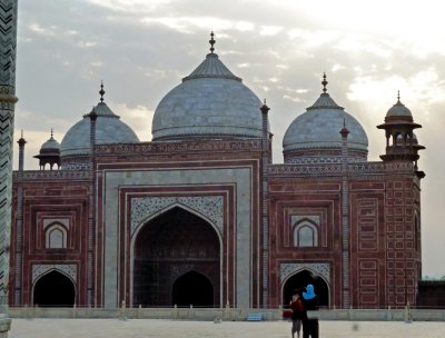 Mihman Khana (Assembly Hall) is Identical to the Mosque on the West Side of the Taj Mahal