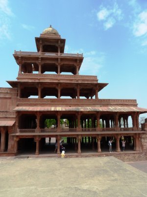  The Panch Mahal Acts a 'Transition' Building Between the Semi-public Spaces & the More Private Spaces of the Royal Harem