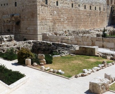 Area Outside the Temple Wall is Probably Where Jesus Expelled the Moneychangers