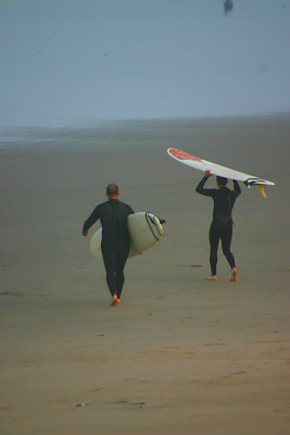 7 AM surfers