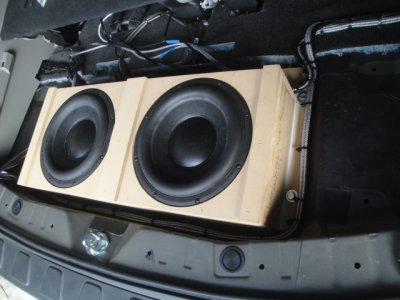 Sub box mounted in vehicle