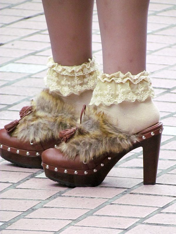Legs and shoes, Shanghai 2011