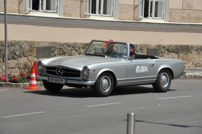 37 Mercedes 280.JPG