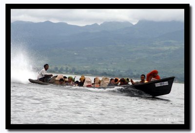 Nyaung Shwe Longtail Ferry, Inle Lake, Mynamar.jpg