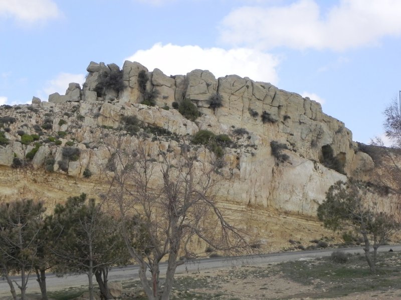 between Karak and Shawbak