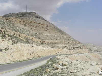 between Karak and Shawbak