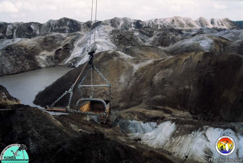 Phosphate mine Dragline bucketPolk Co.jpg