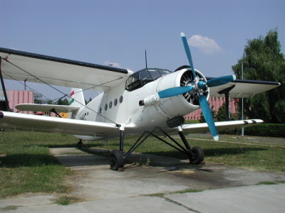 Antonov 2 - Kaposvri reptr (Avio antigo)