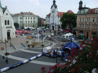 Kossuth tér nappal (Praça Kossuth de dia)