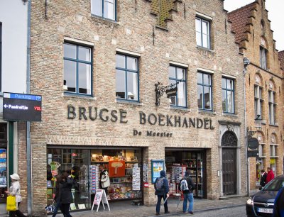 Walking Through Bruges (5)